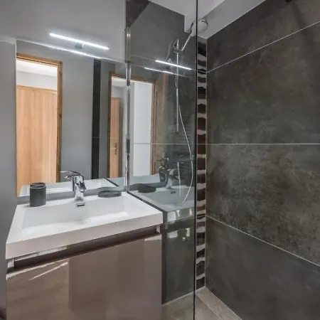 Appartement Renove 6 Pers, Acces Direct Pistes, Terrasse, Wifi A Courchevel Apartment Courchevel